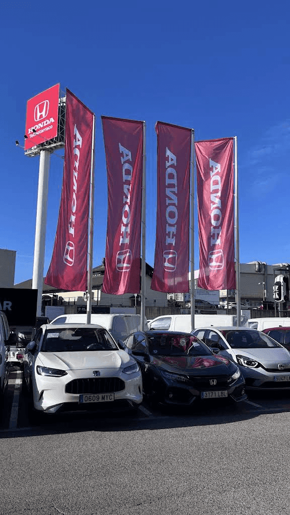 Imagen del concesionario Honda mostrando sus instalaciones y zona de atención al cliente